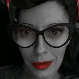 Meet your Posher, Dominique